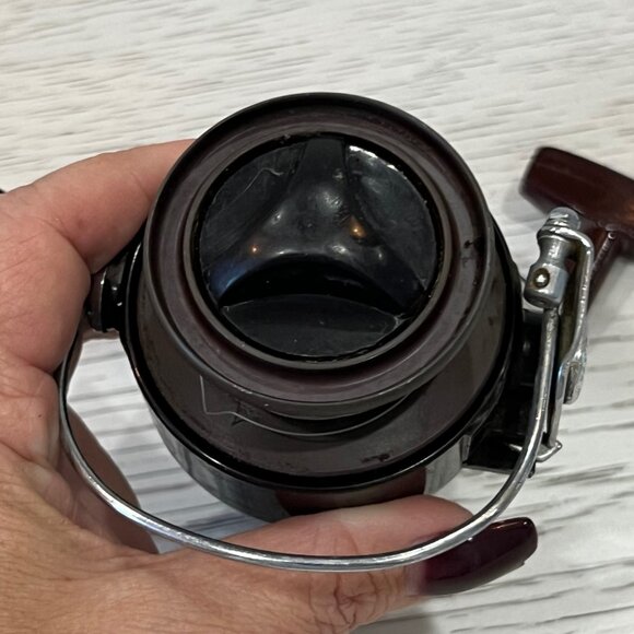 Vintage Daiwa 7290D Spinning Fishing Reel Dark Brown Untested - Picture 8 of 8